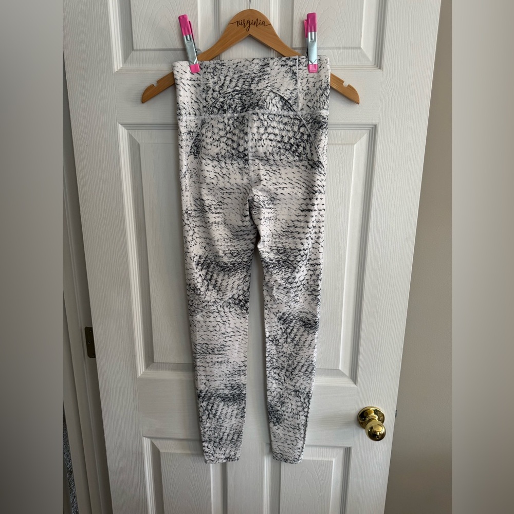 Under Armour fitted leggings - 28 inch inseam